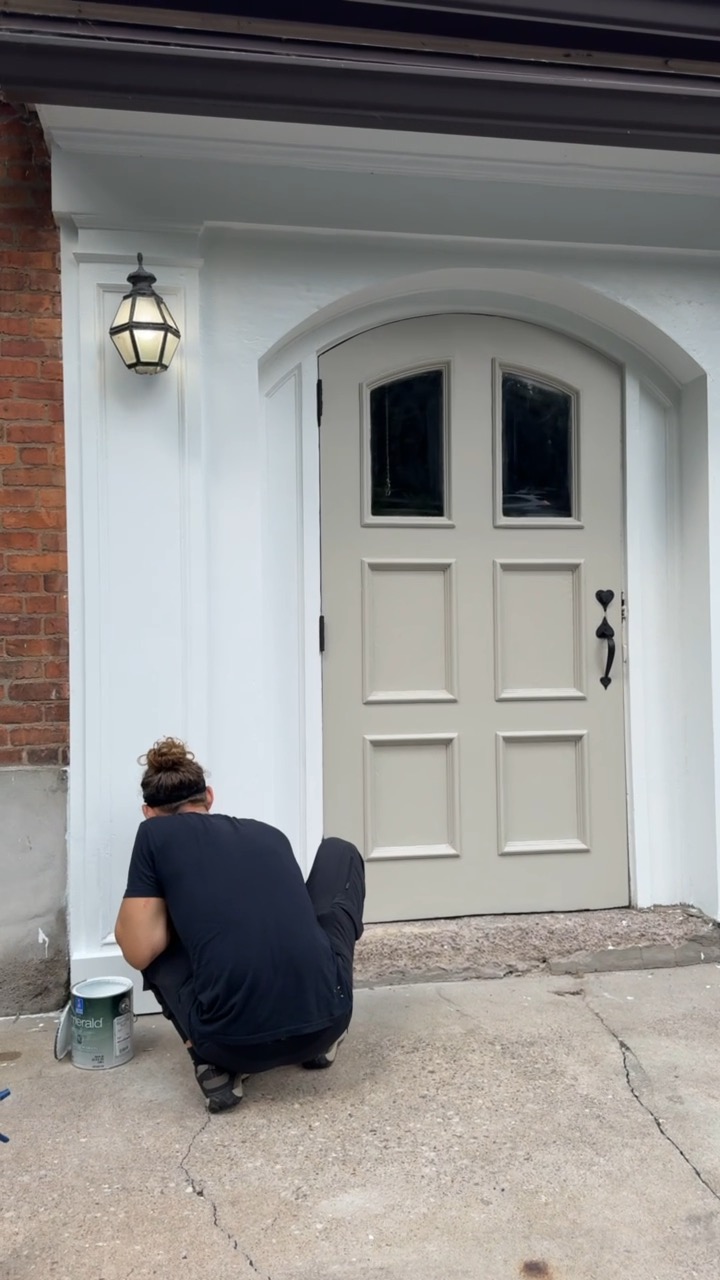 Historic wood entrance door: Repair + preparation